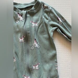 Pekkle|Baby boy or gender neutral Green full zip footsies,novelty print w dogs•